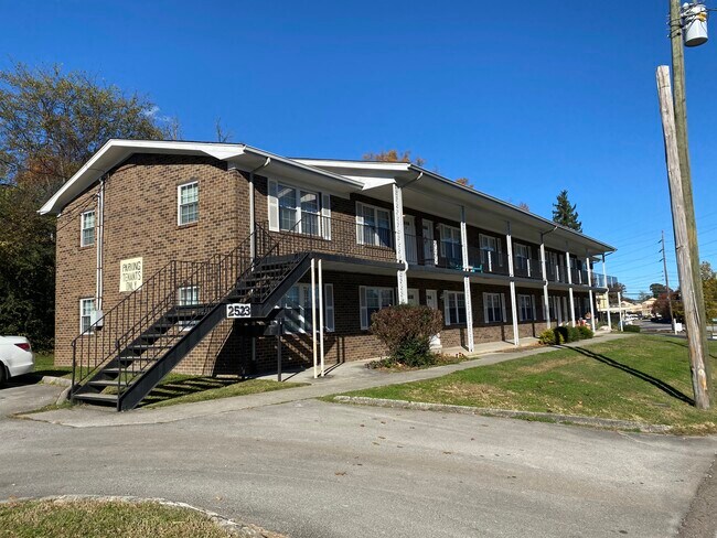 Exterior - 2523 Cedar Ln