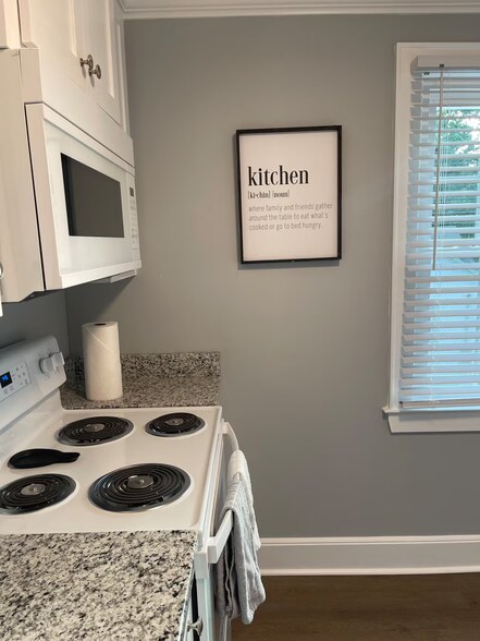 Building Photo - 774 Shull St