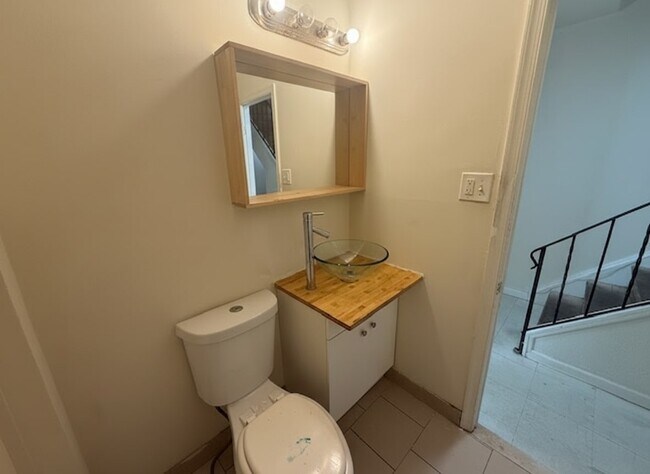 Building Photo - 1809 W Thompson St