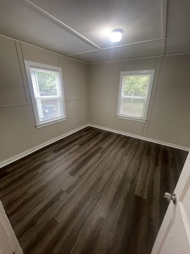 Building Photo - 1 Bd 1 Ba Duplex