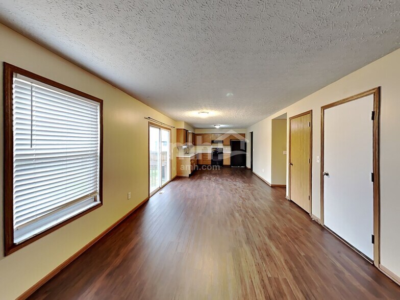 Building Photo - 3345 Trentshire Dr