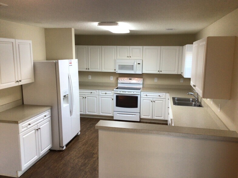 Building Photo - 103 Lakewood Dr