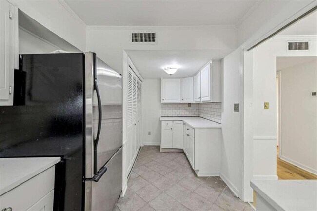Building Photo - 98 La Rue Pl NW