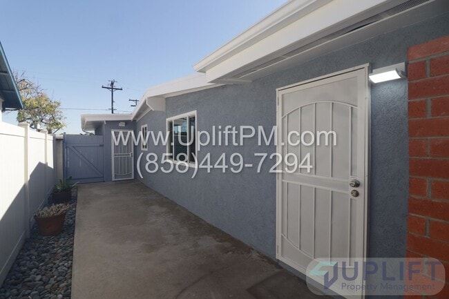 Building Photo - Beautiful 3 Bed, 2 Bath Home with Large Yard in Imperial Beach