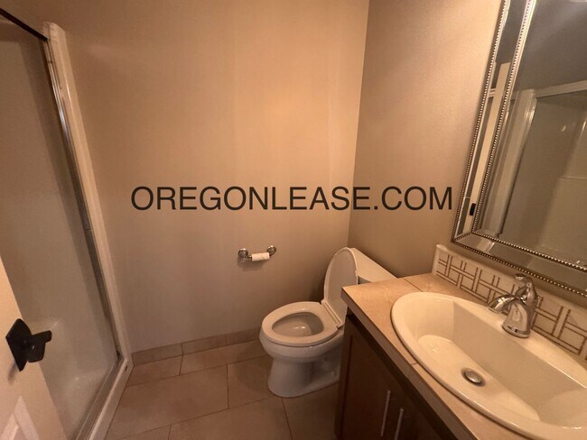 Building Photo - 3 Bedroom 3 bath Crescent village home