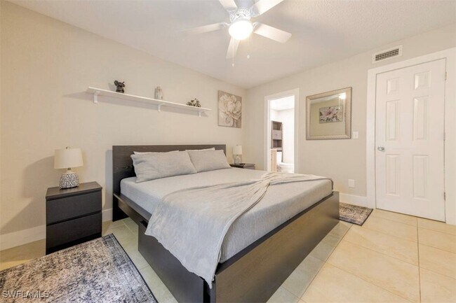 Building Photo - 4605 Bayshore Dr