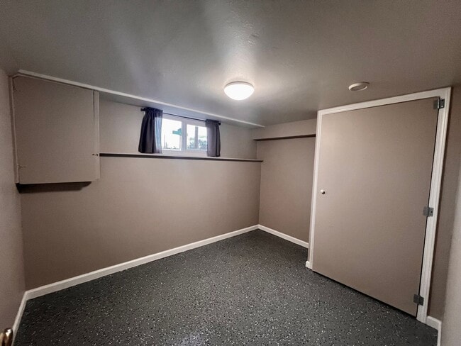 Building Photo - Charming 4-Bedroom Home with Office