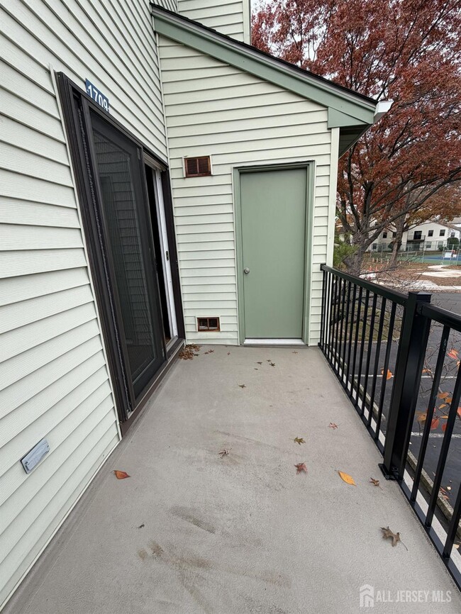 Building Photo - 1709 Woodbridge Commons Way