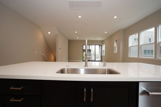 Building Photo - New Construction End Unit Luxury Townhome in Central Sunnyvale Location!