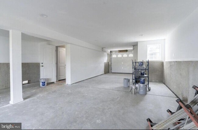 Building Photo - 802 Sixth Ave