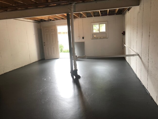 Building Photo - Two Bedroom Townhouse