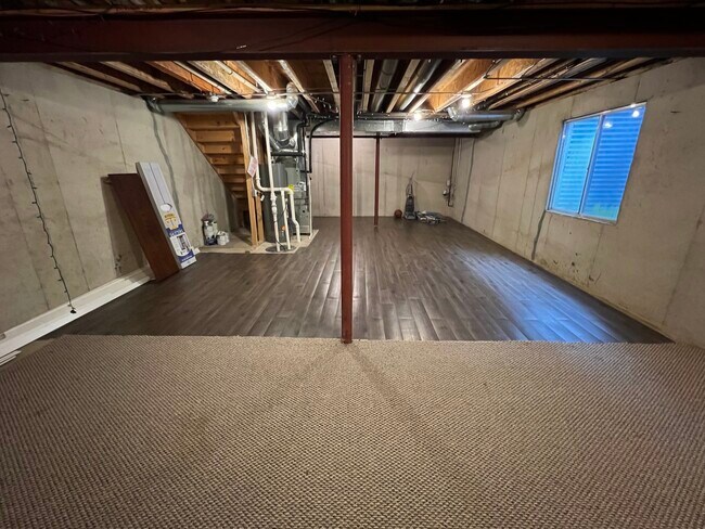 Building Photo - 2158 Middlebury Dr