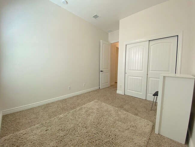 Building Photo - West El Paso Cimarron Neighborhood Stunning 4 bed/2.5bath