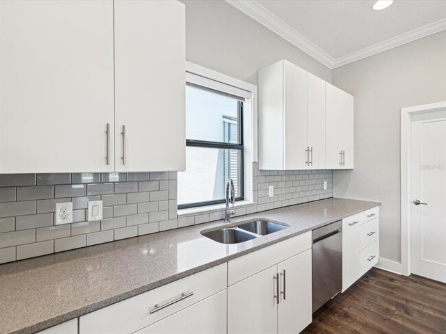 Building Photo - 946 Highland Ave