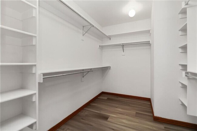 Building Photo - 2915 E Sterling Ct