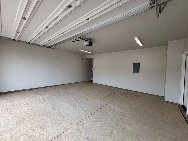 Building Photo - BRAND NEW END TOWNHOME FOR RENT + HALF OFF FEBRUARY RENT!