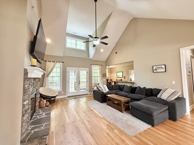 Building Photo - 476 Clearwater Harbor