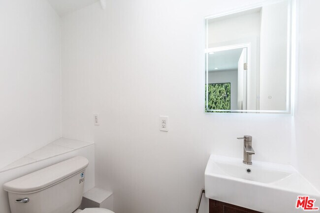 Building Photo - 8012 Zeus Dr