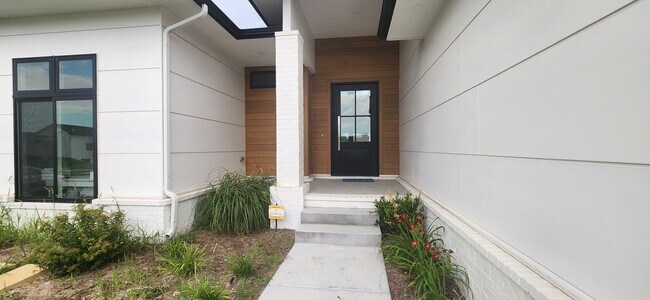 Building Photo - 2702 N Eagle St