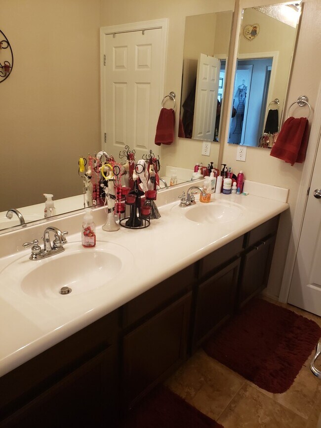Building Photo - Gorgeous 4 Bed 3 Bath home in Anthem
