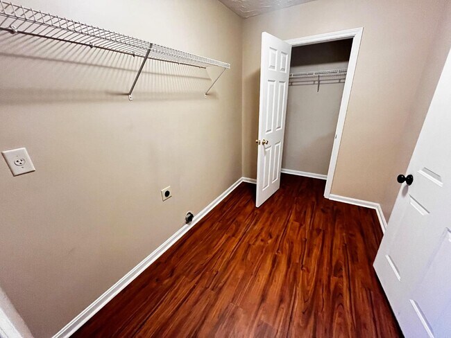Building Photo - 403 Parker Pl