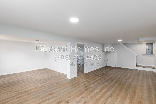 Building Photo - 8613 Kenilworth Dr
