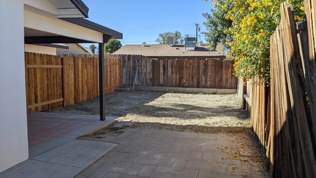 Building Photo - 42405 Iowa St