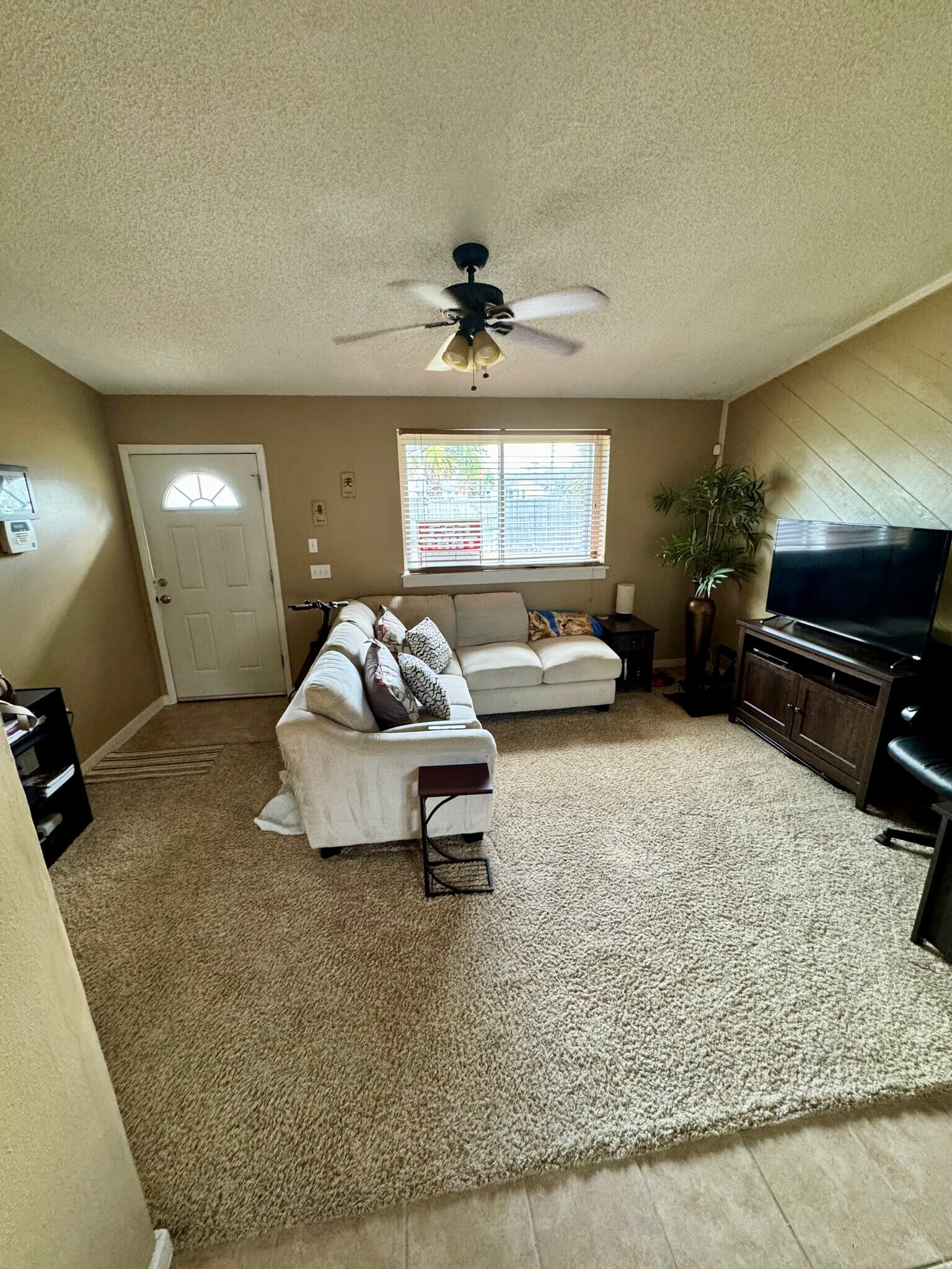 Building Photo - 5204 Beach Dr