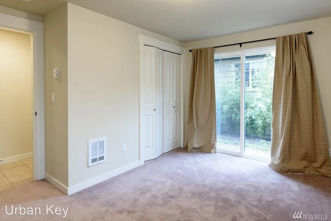 Building Photo - 511 21st Ave