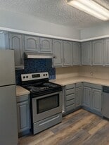 Building Photo - 2804 Catalina Dr