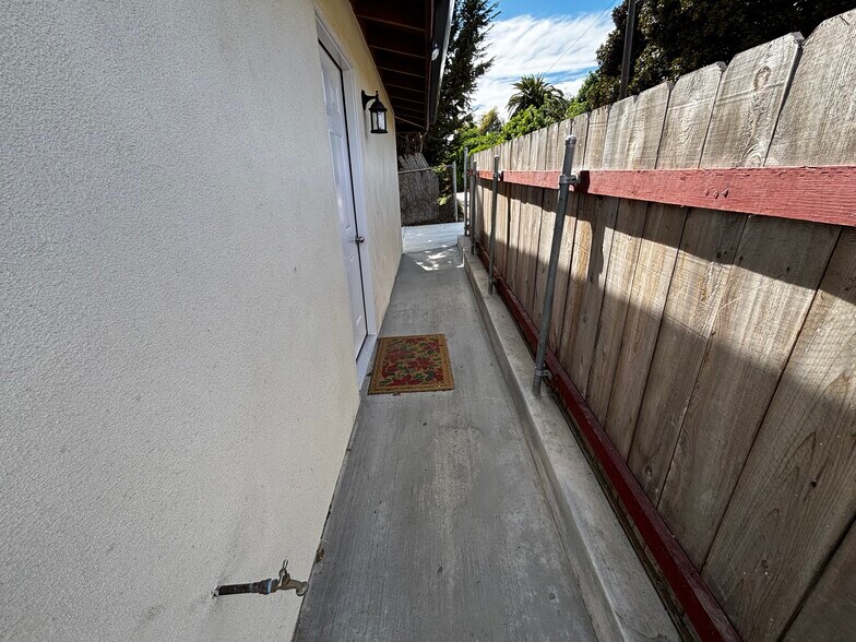 Building Photo - 2732 Oceanside Blvd