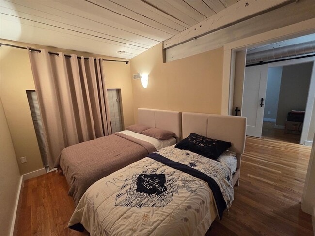 Building Photo - 155 Brookline St