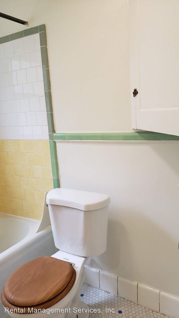 Building Photo - 3087 SE Ankeny St