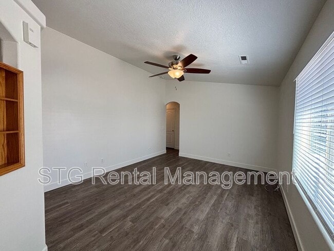 Building Photo - 2048 W 30 S