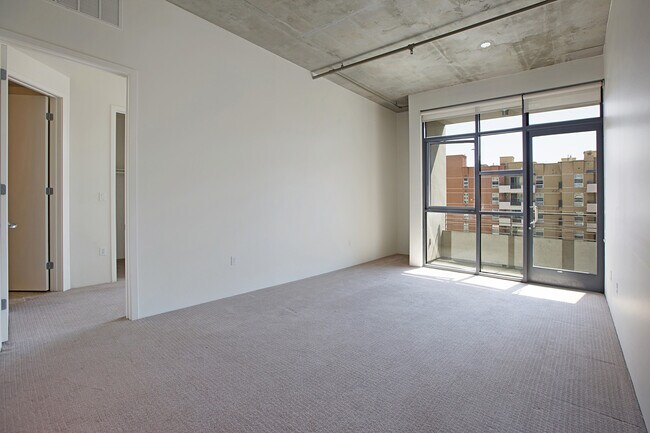 Building Photo - NEW FLOORS! Spacious 2 Bedroom 2 Bathroom ...
