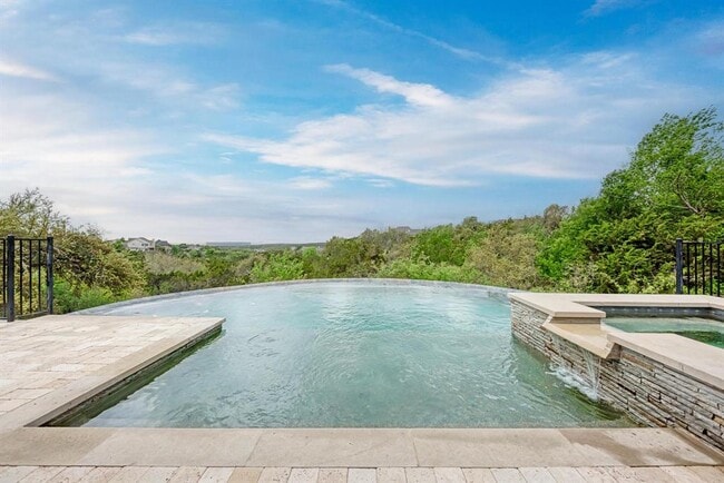 Building Photo - 545 Tom Sawyer Rd