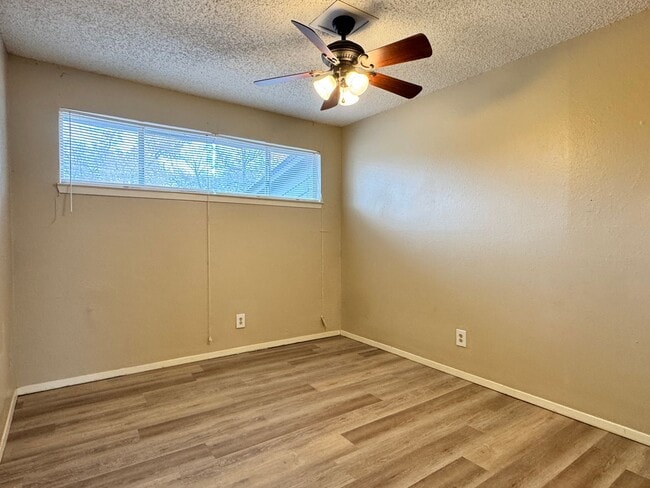 Building Photo - 4217 Aberdeen Dr