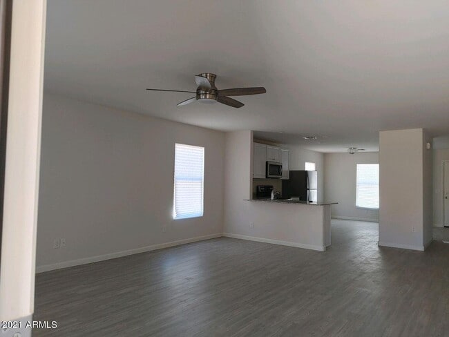 Building Photo - 45196 W Sandhill Rd