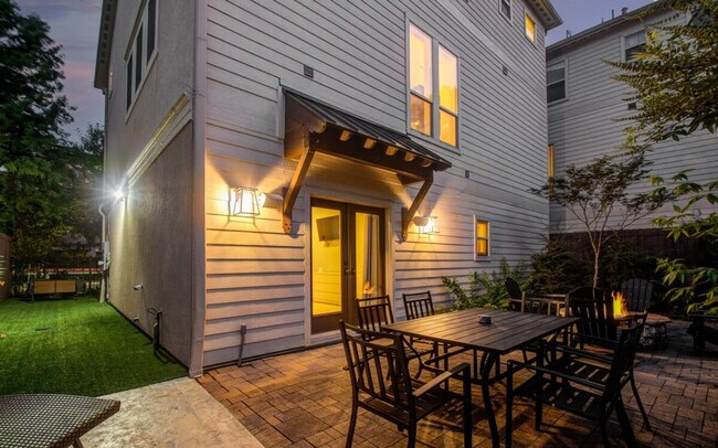 Building Photo - 2323 Woodhead St