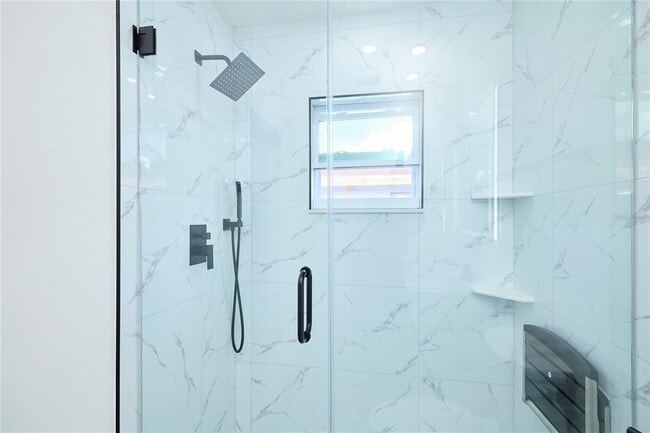 Building Photo - 6804 N Hubert Ave