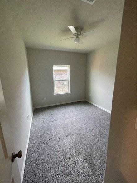 Building Photo - 2825 Peony Dr