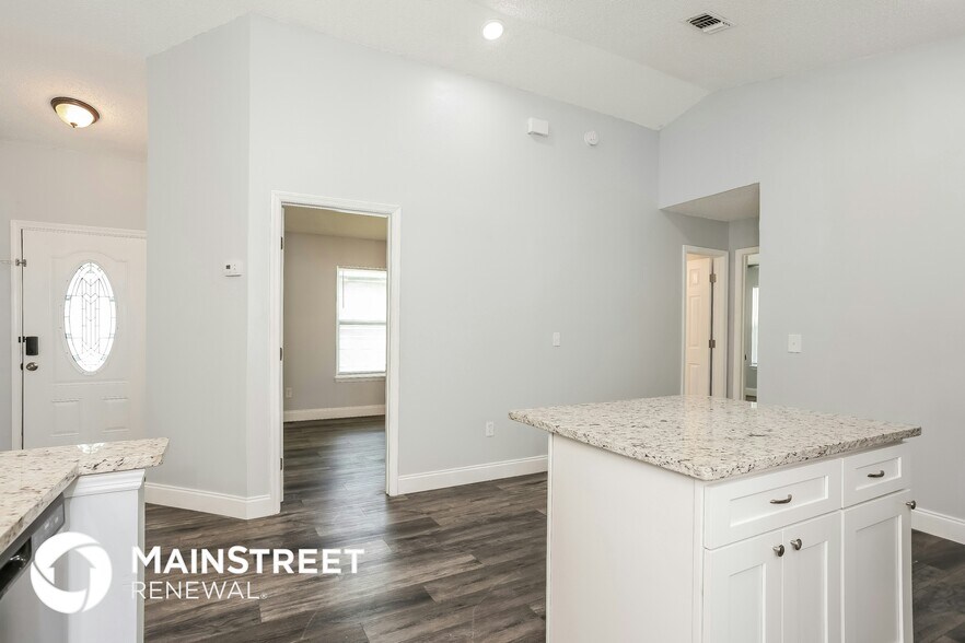 Building Photo - 2520 Townsquare Dr