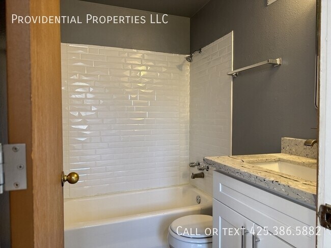 Building Photo - 1122 Lafayette St S