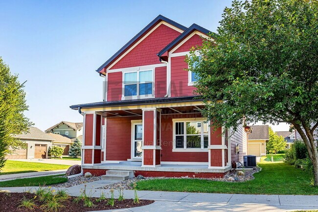 Building Photo - 1651 SW Arlan Dr