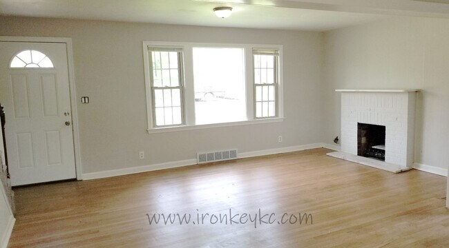 Building Photo - 3141 E Barker Cir