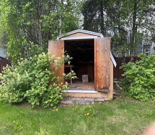 Building Photo - 4 bed/ 2 bath beauty in Eagle River