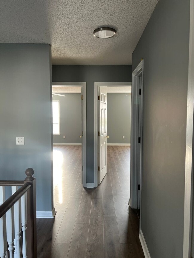 Building Photo - 107 S Spring View Dr