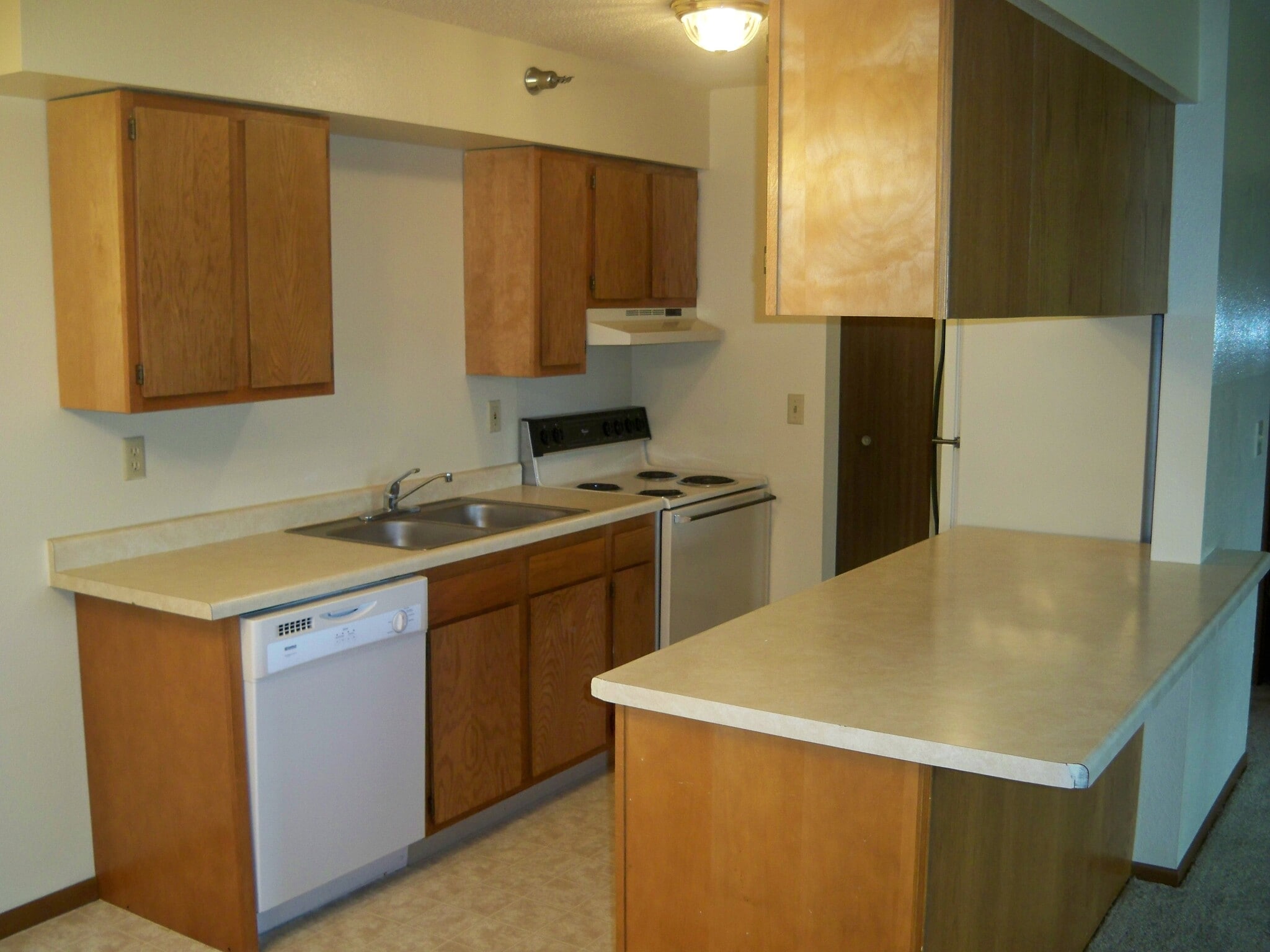 Building Photo - Prairie Village