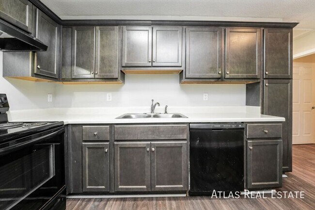 Building Photo - 322 Lexington Heights