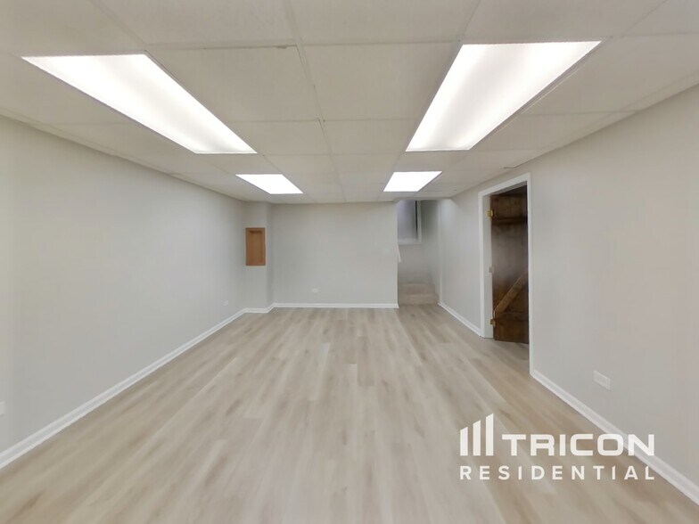 Building Photo - 869 Oakwood Dr